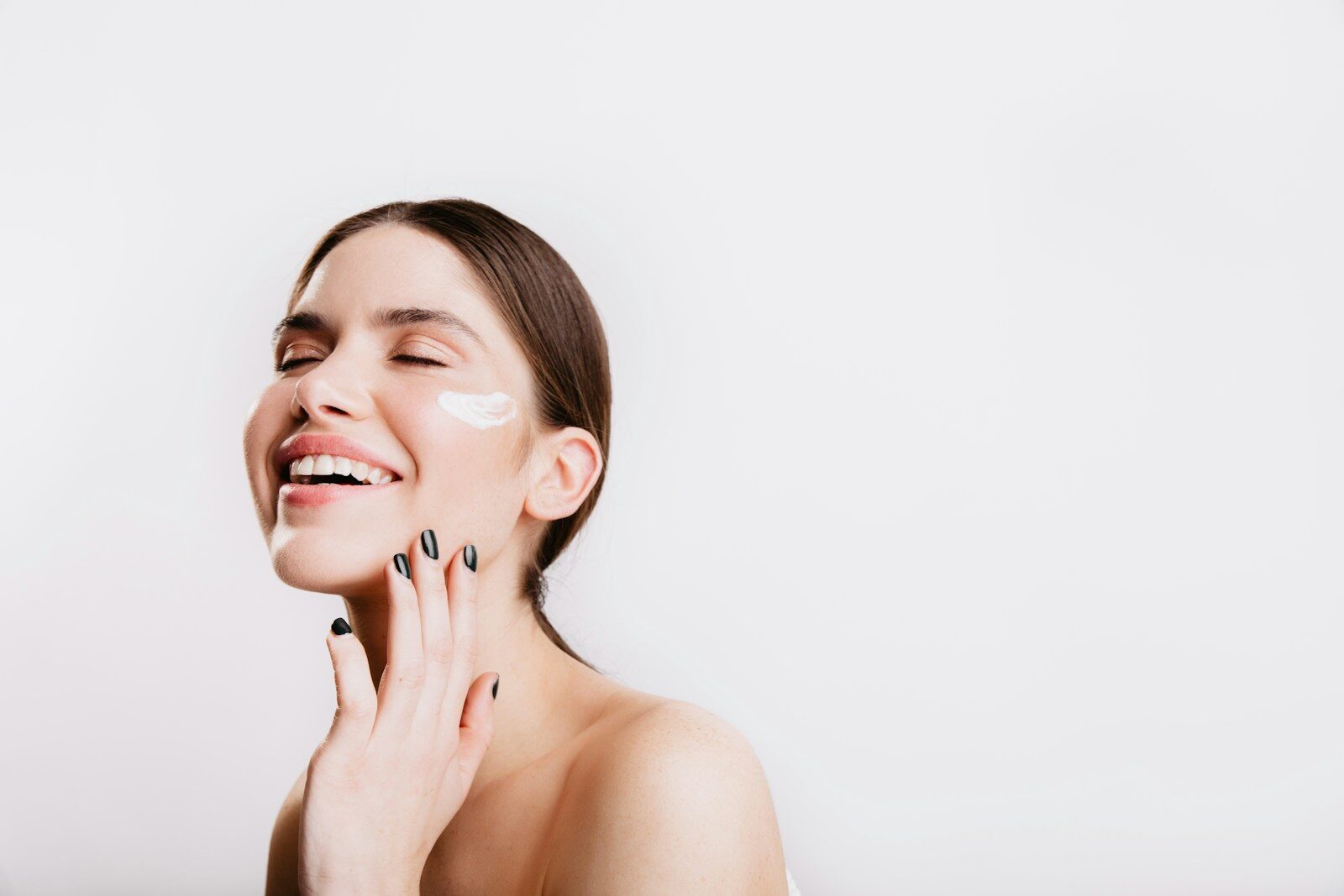The Daily Habits That Support Clearer, Healthier Skin